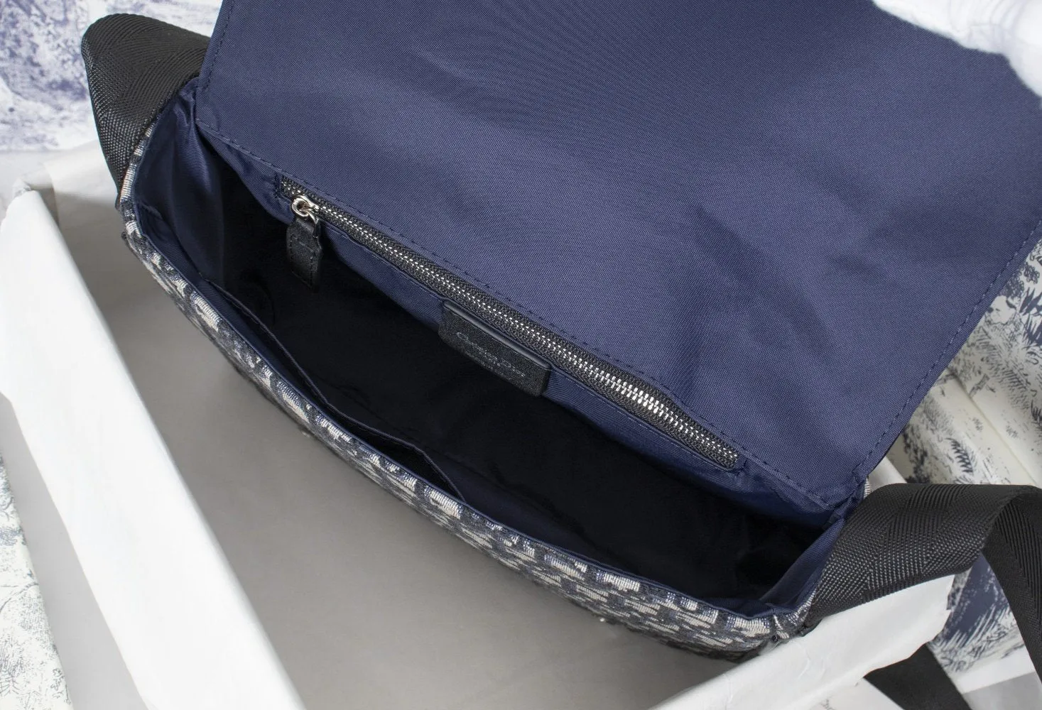 Designer Handbags DR 095