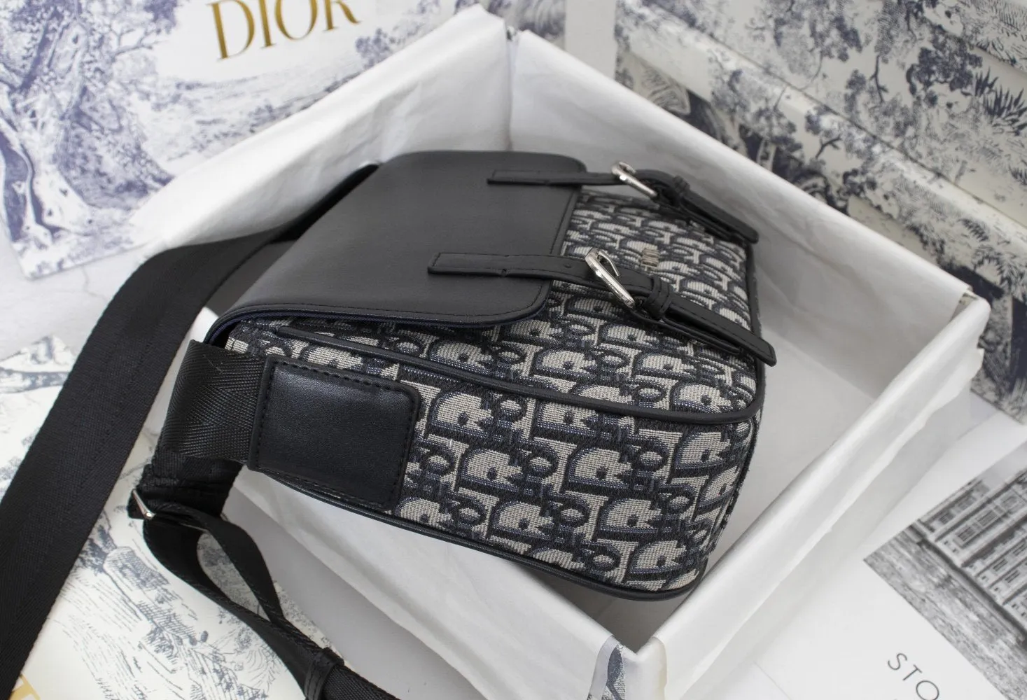 Designer Handbags DR 095