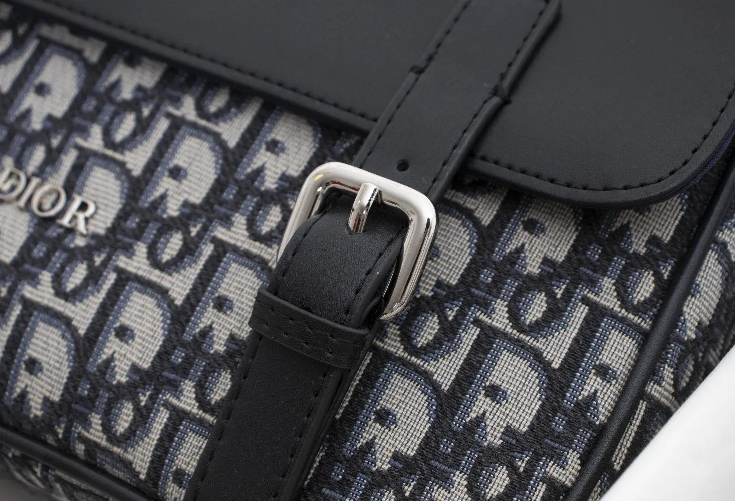 Designer Handbags DR 095