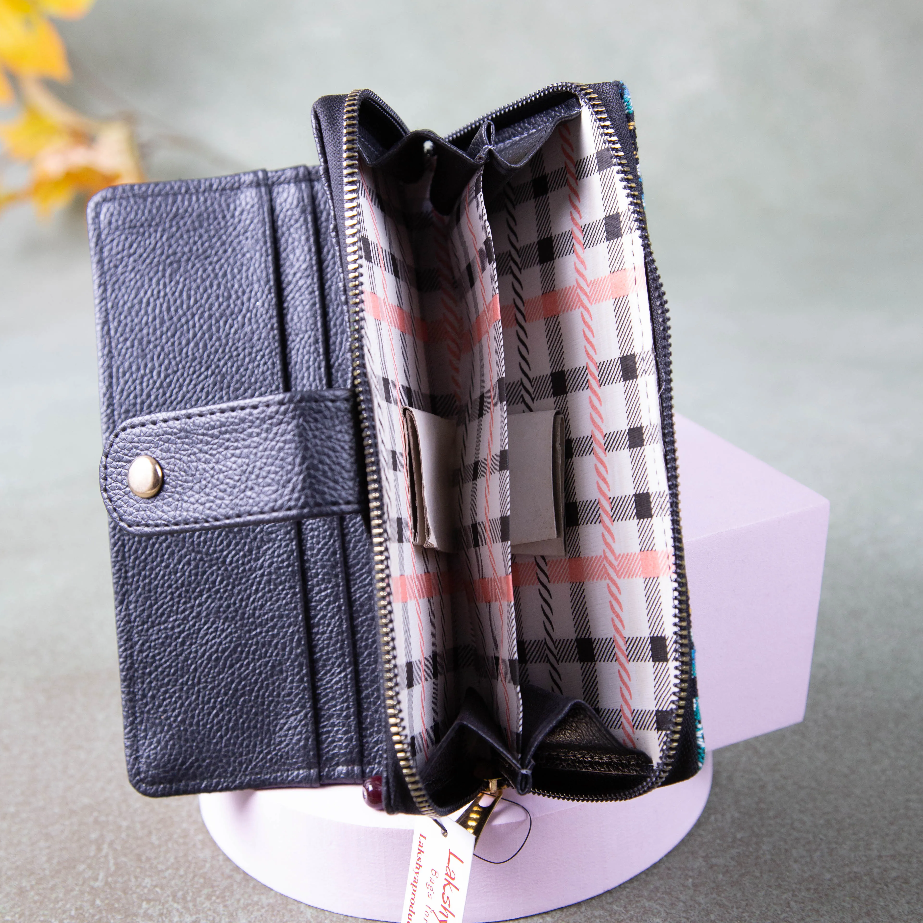 Handmade Wallets - Classic white with Black Zig Zag Design.