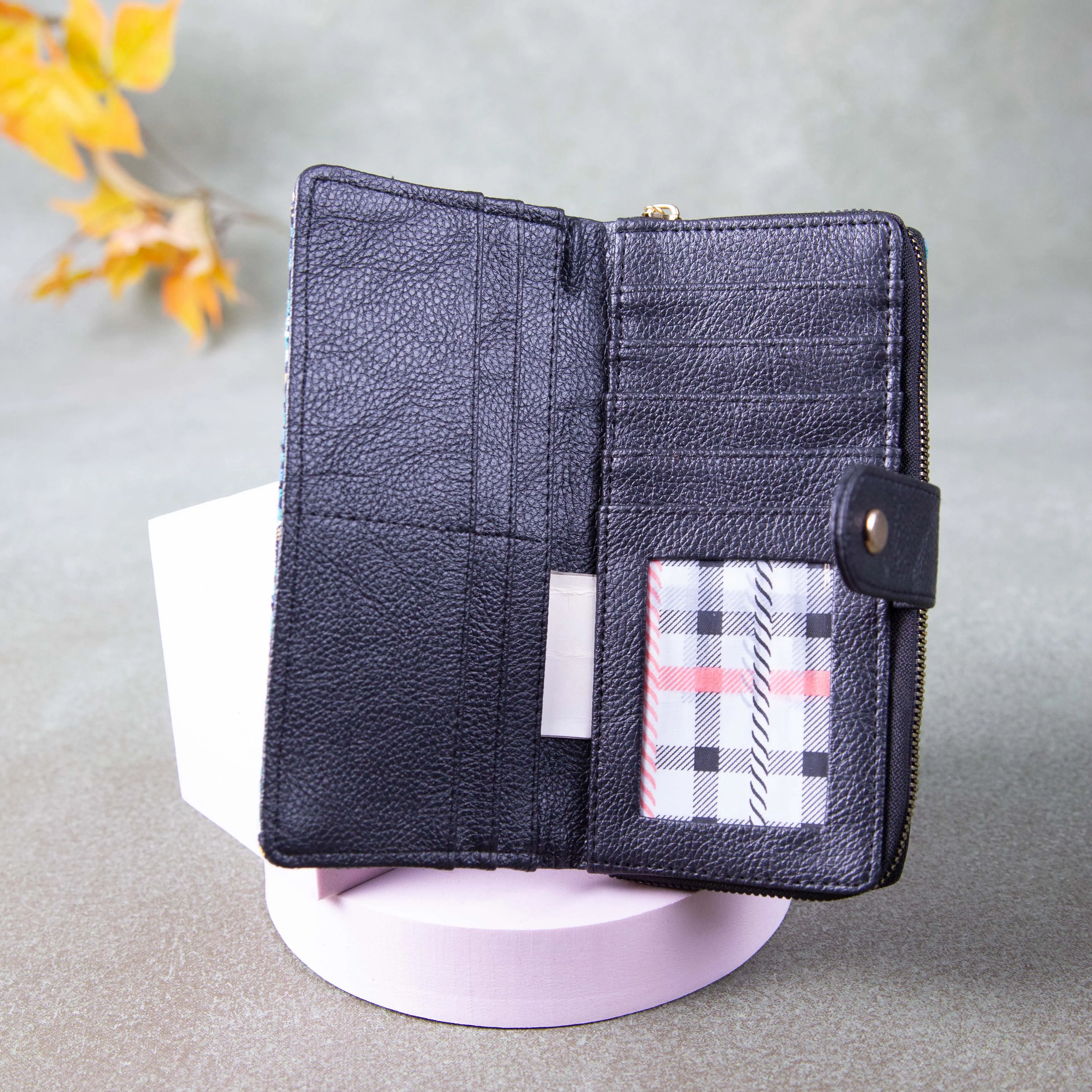 Handmade Wallets - Classic white with Black Zig Zag Design.