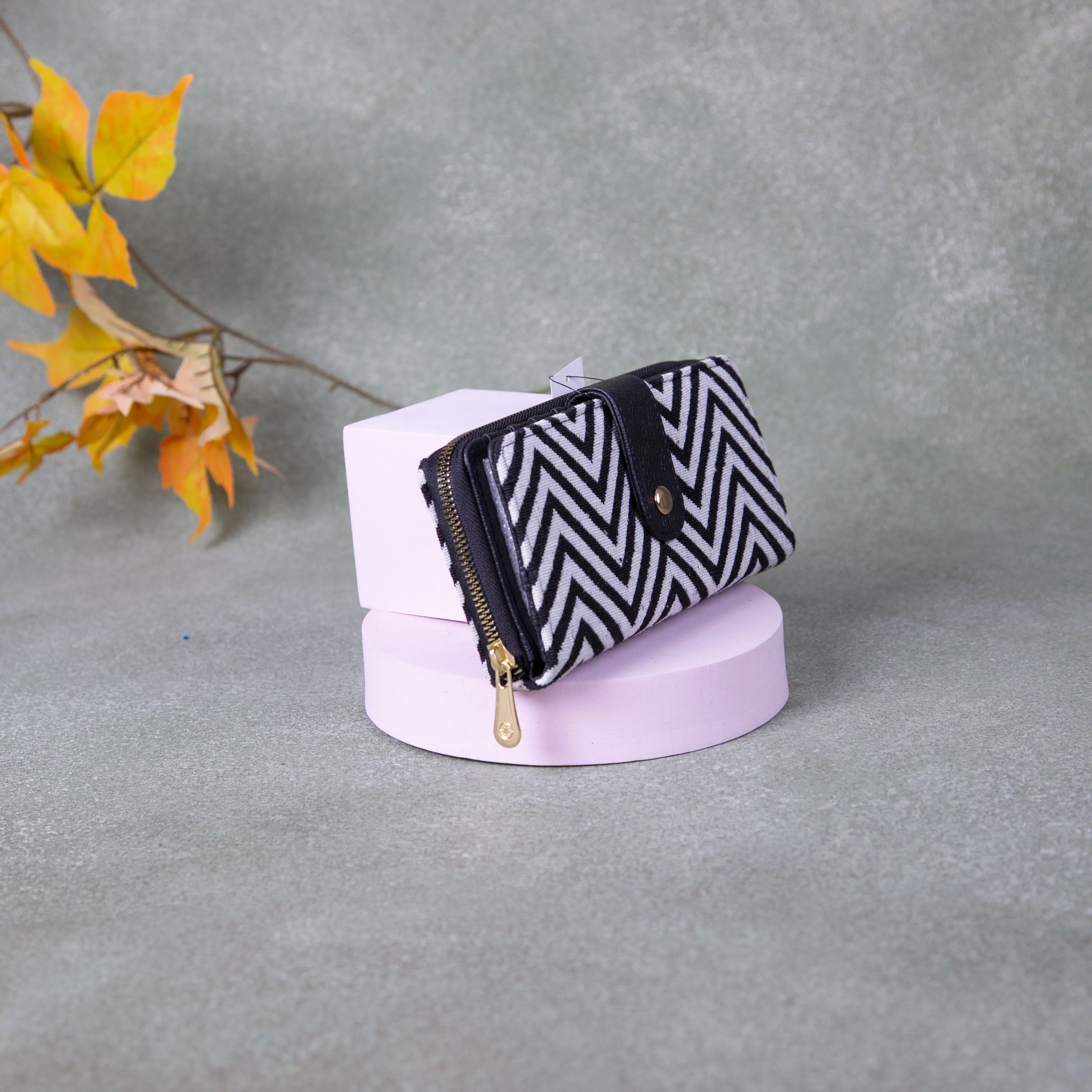 Handmade Wallets - Classic white with Black Zig Zag Design.