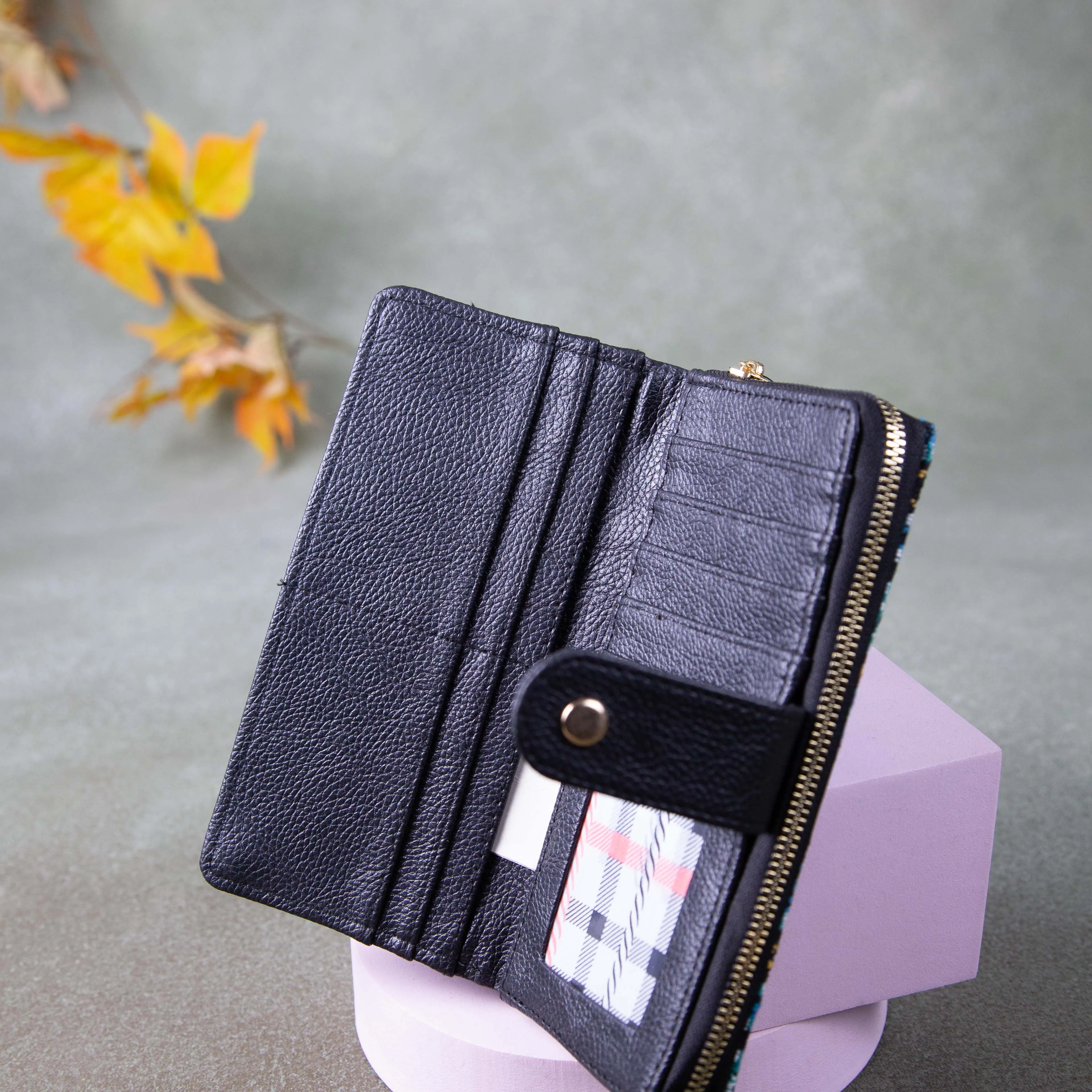 Handmade Wallets - Classic white with Black Zig Zag Design.